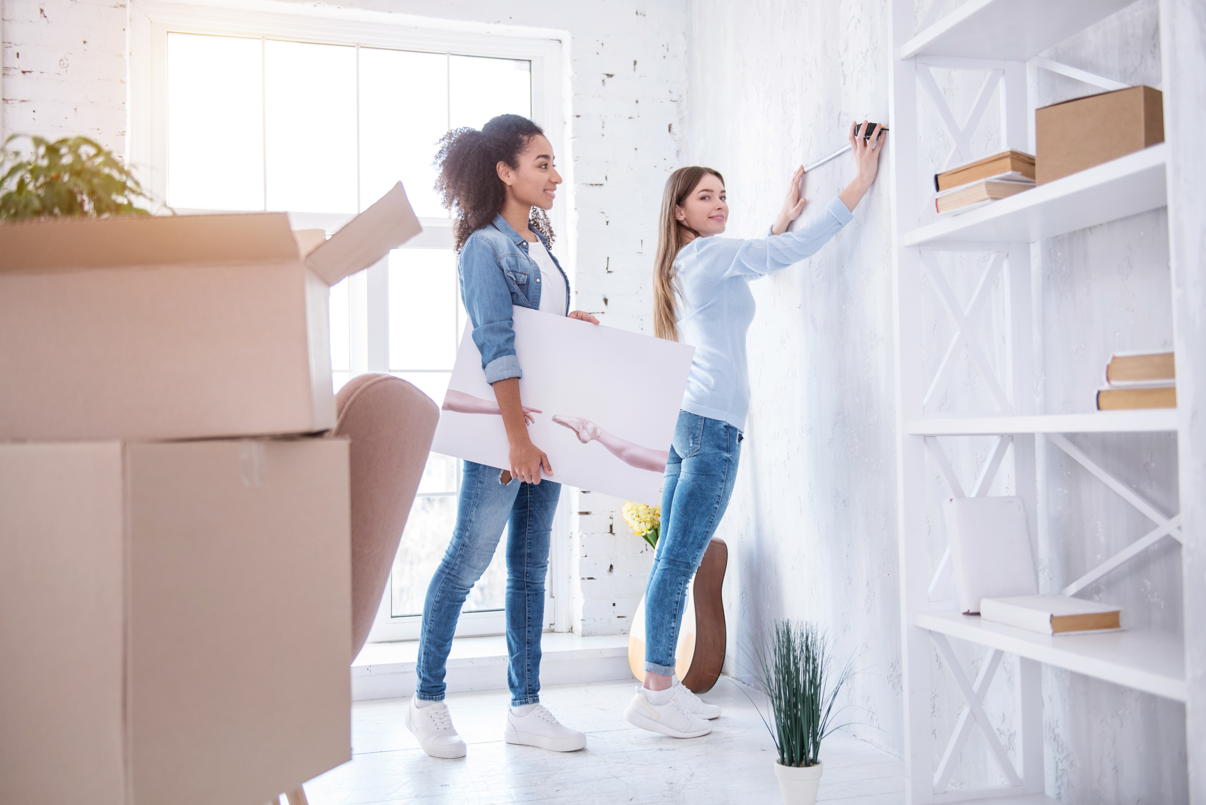 Couple emménageant dans leur nouveau logement